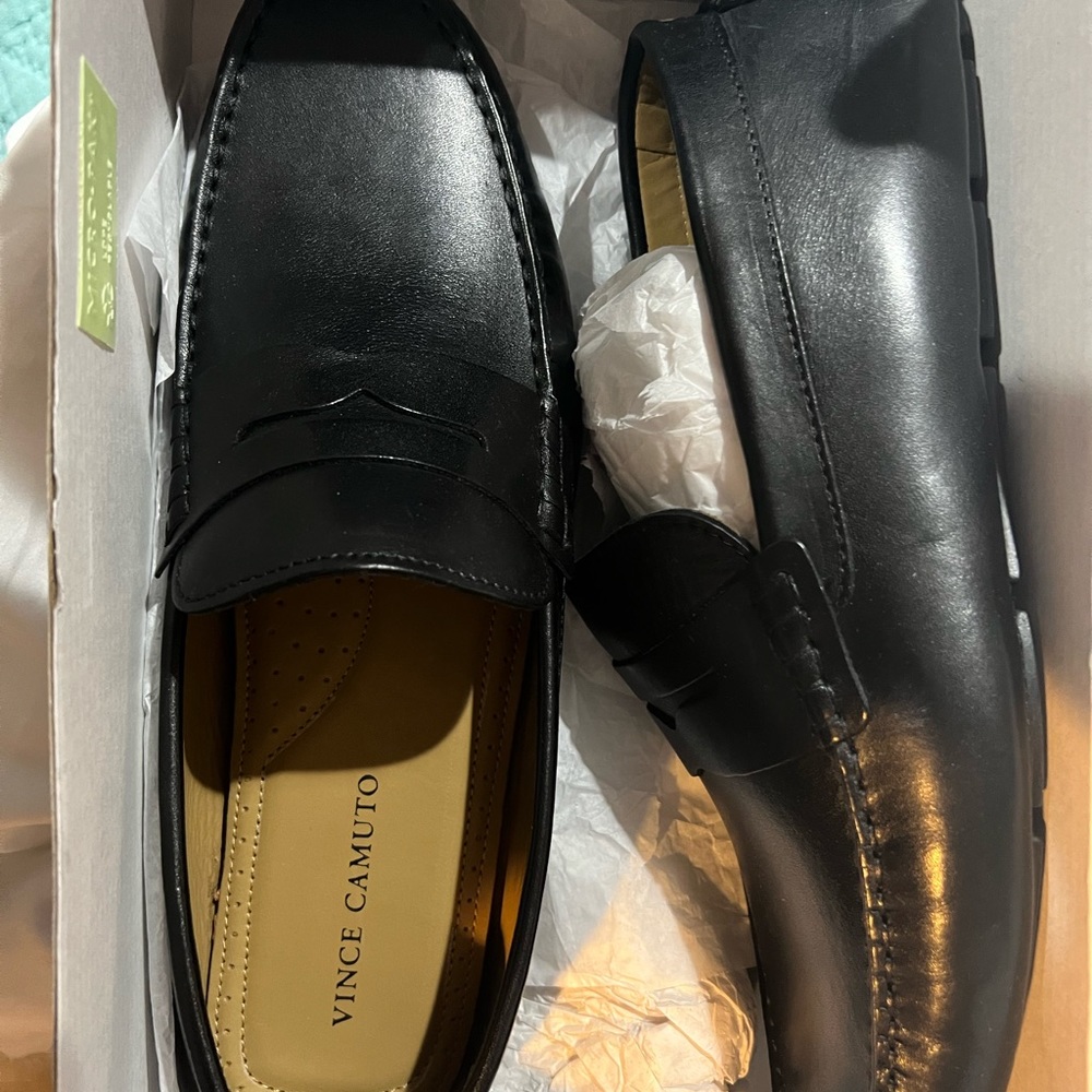Men’s Vince Camuto 11.5 Black Loafers still in box!